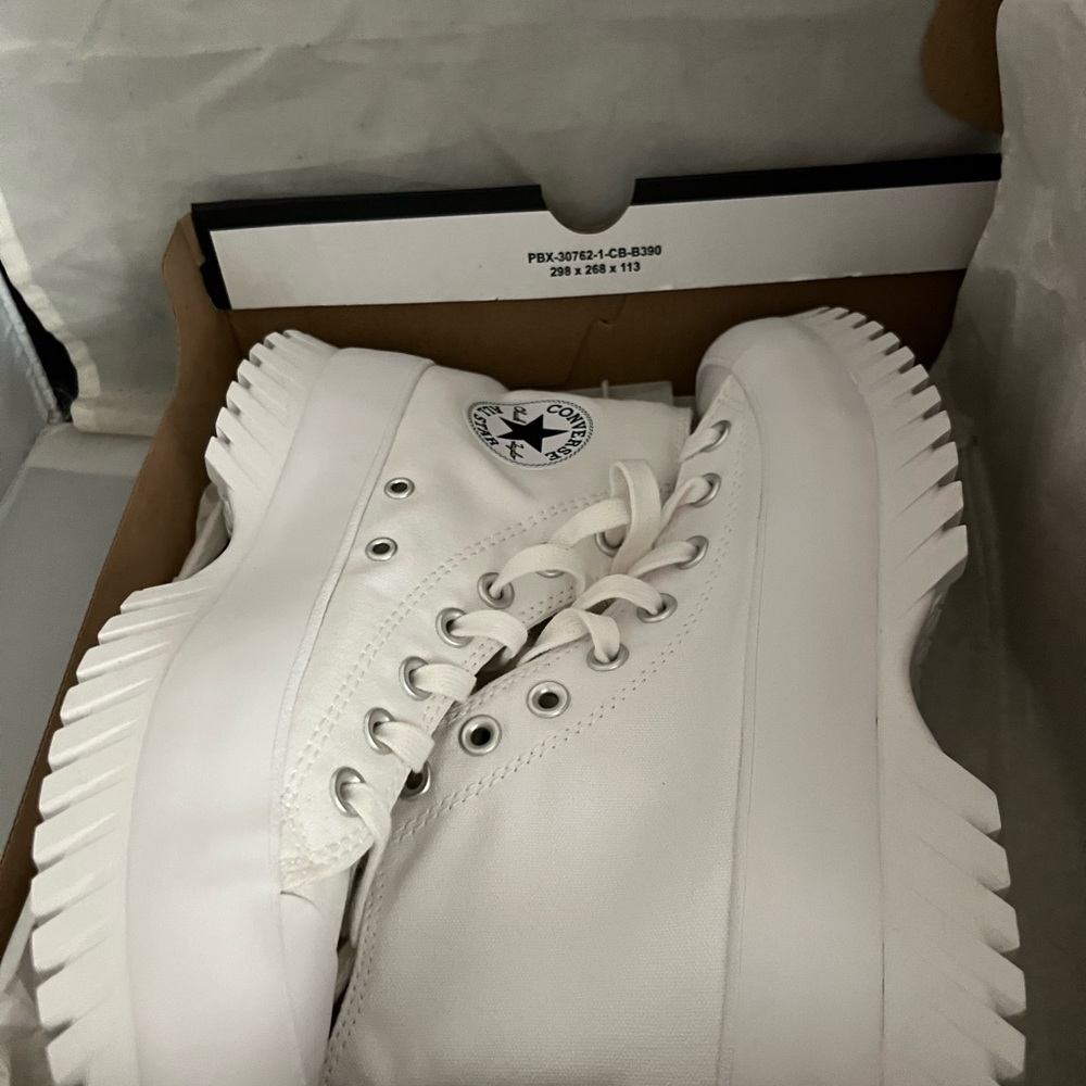 Chuck Taylor All Star Lugged 2.0 - W9 M7 - Picture 4 of 13